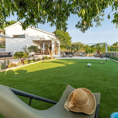 Holiday Home - Villa Thorak Anić Extérieur photo
