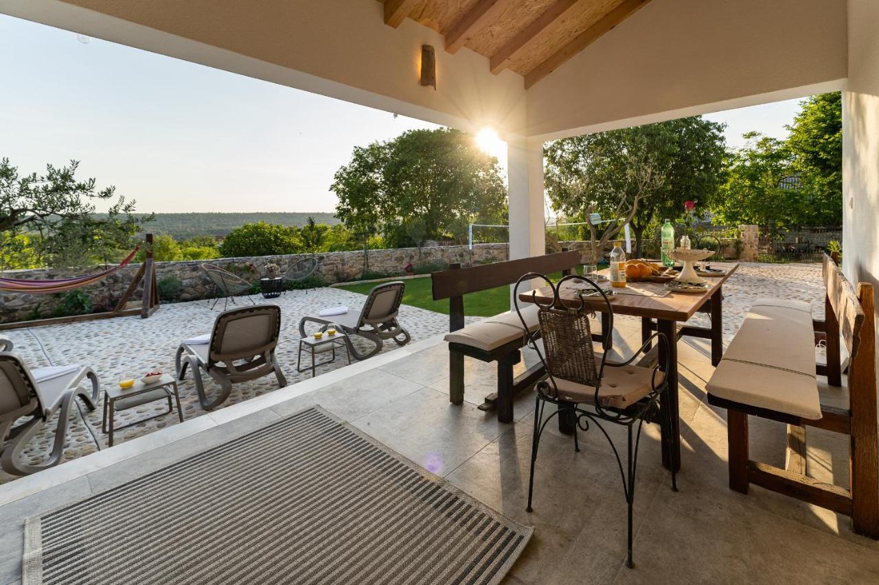 Holiday Home - Villa Thorak Anić Extérieur photo