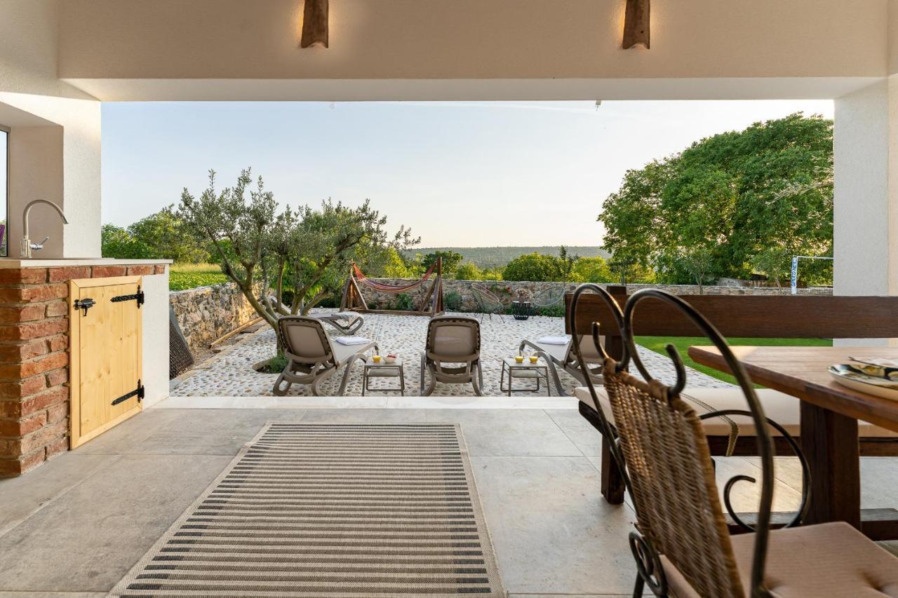Holiday Home - Villa Thorak Anić Extérieur photo