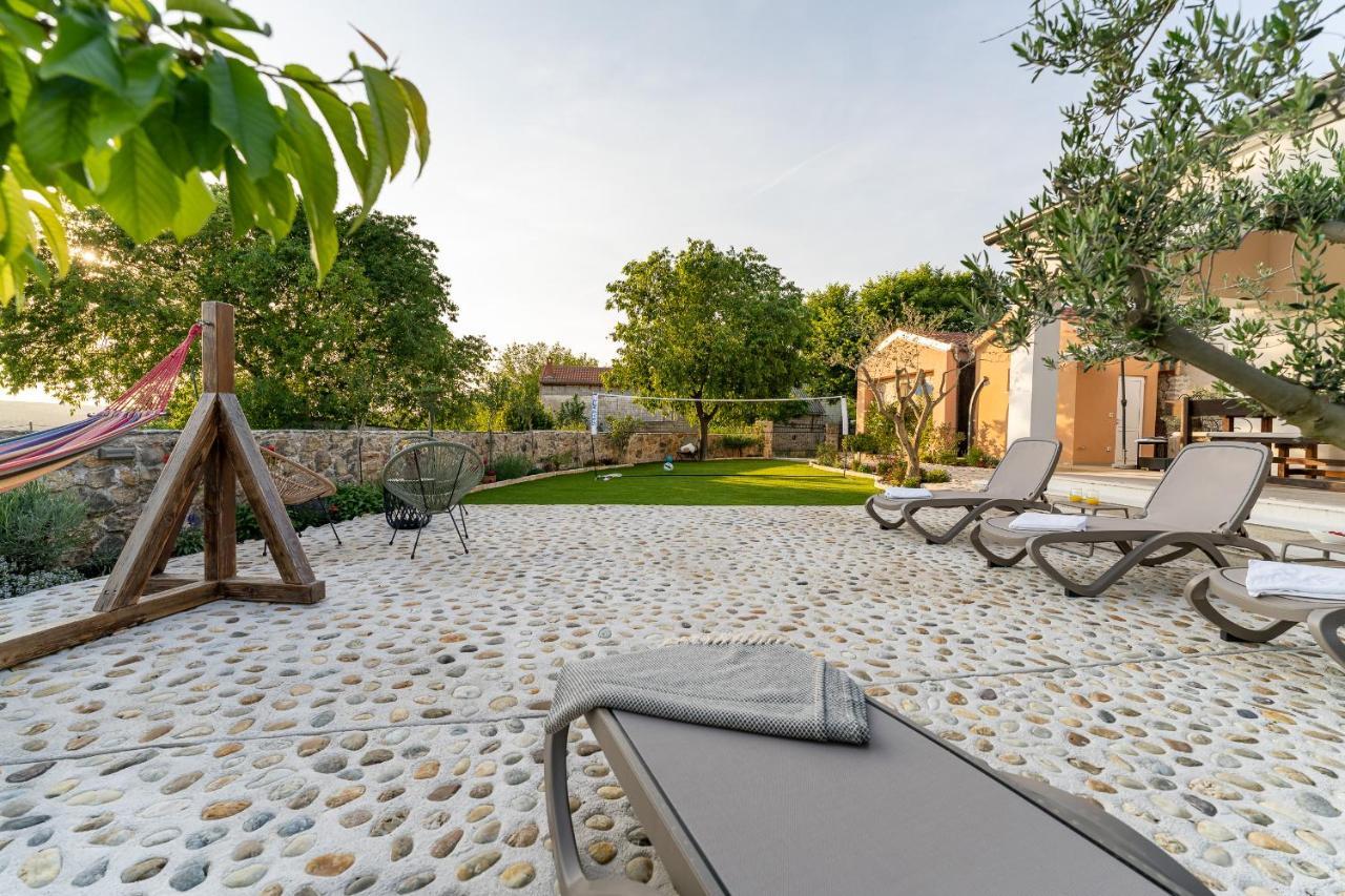Holiday Home - Villa Thorak Anić Extérieur photo