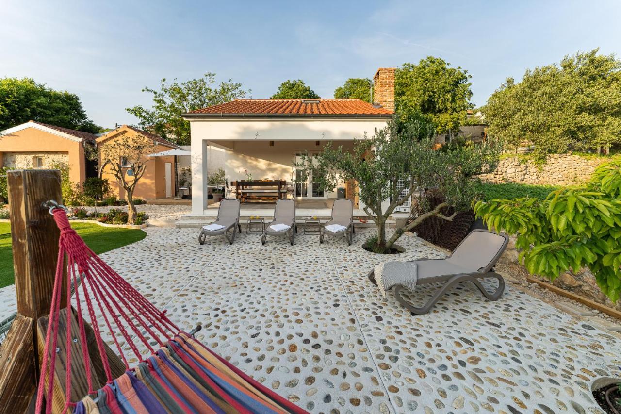 Holiday Home - Villa Thorak Anić Extérieur photo