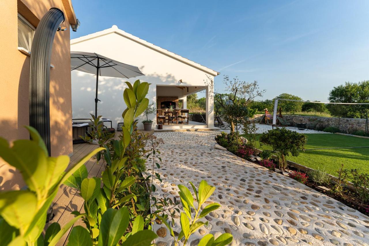 Holiday Home - Villa Thorak Anić Extérieur photo