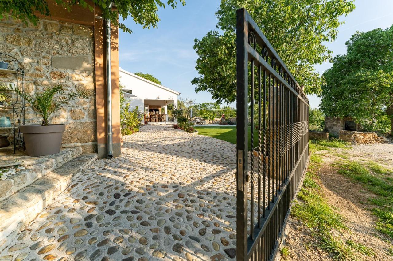 Holiday Home - Villa Thorak Anić Extérieur photo