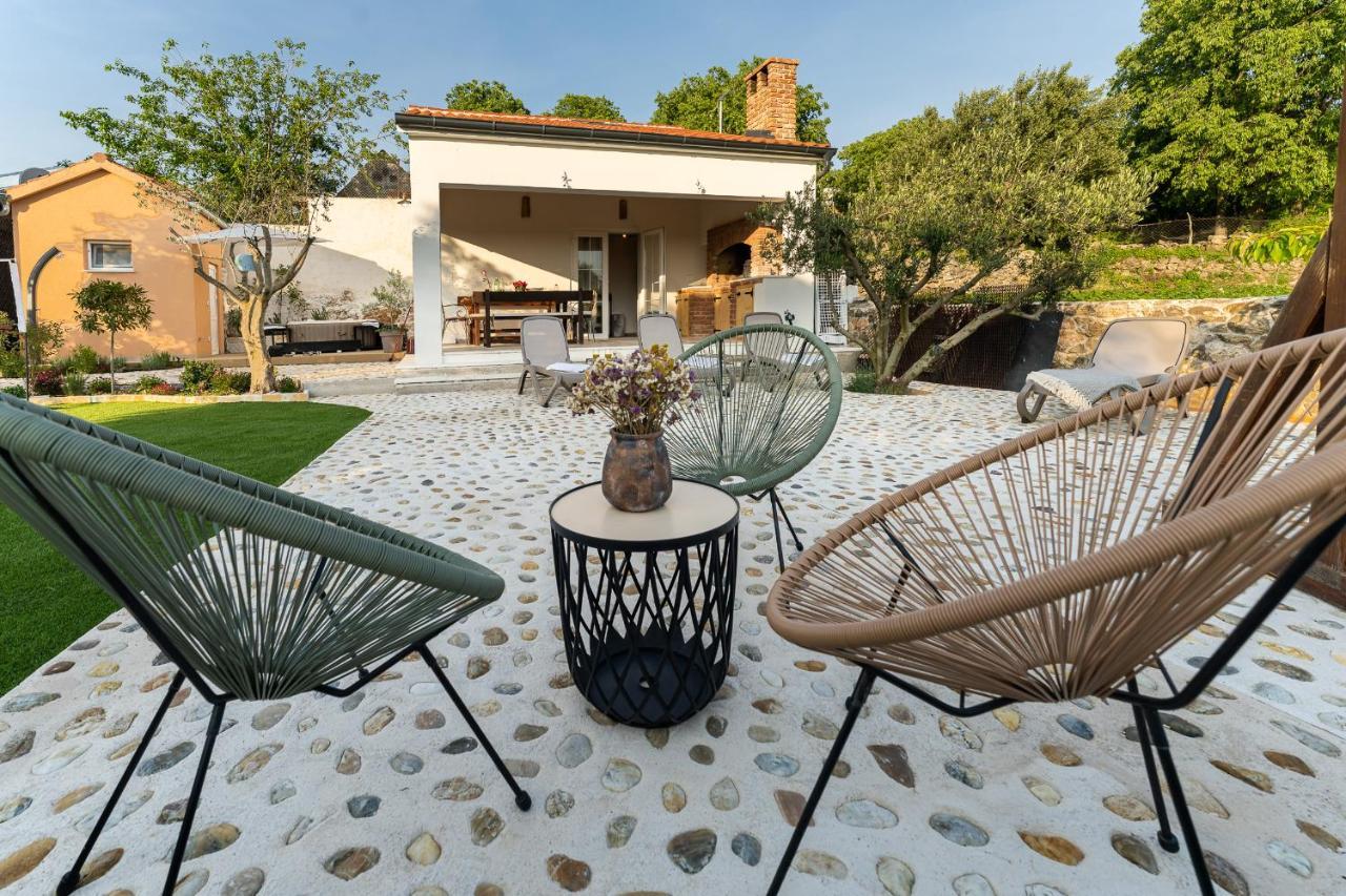 Holiday Home - Villa Thorak Anić Extérieur photo