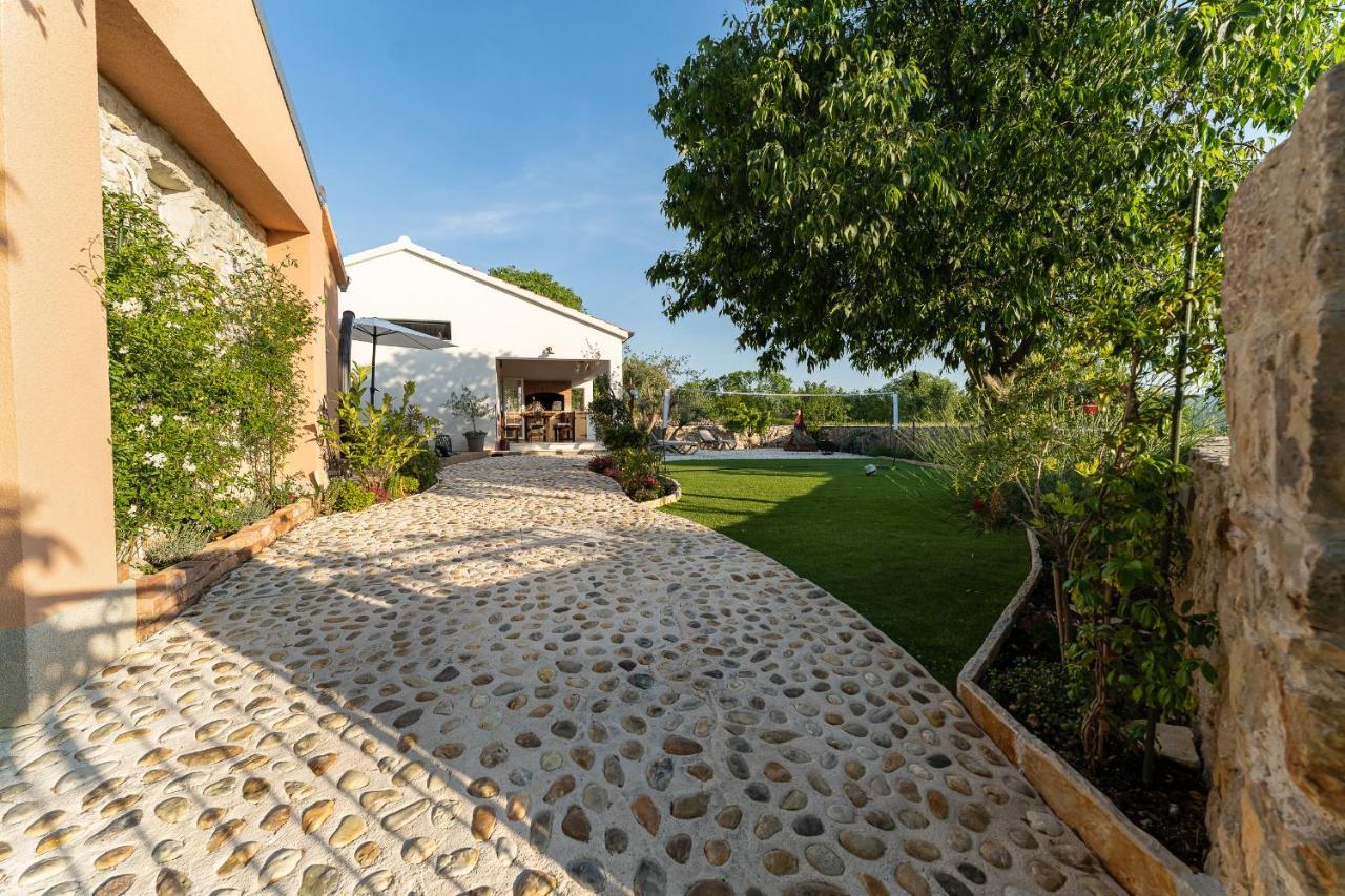 Holiday Home - Villa Thorak Anić Extérieur photo