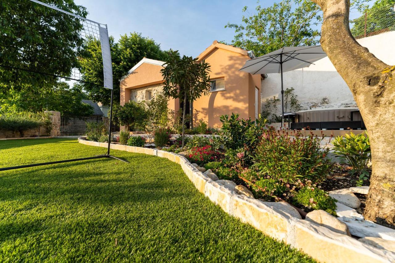 Holiday Home - Villa Thorak Anić Extérieur photo