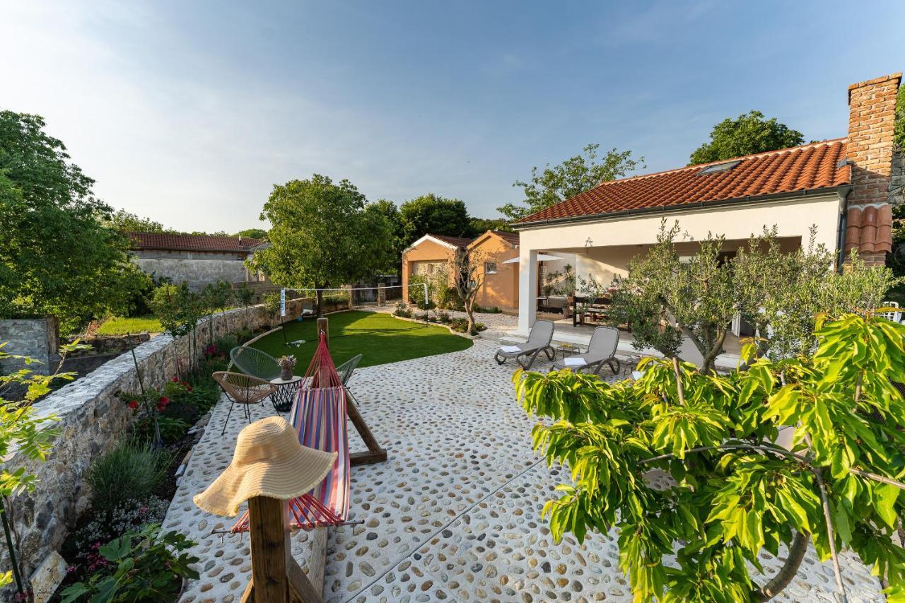 Holiday Home - Villa Thorak Anić Extérieur photo