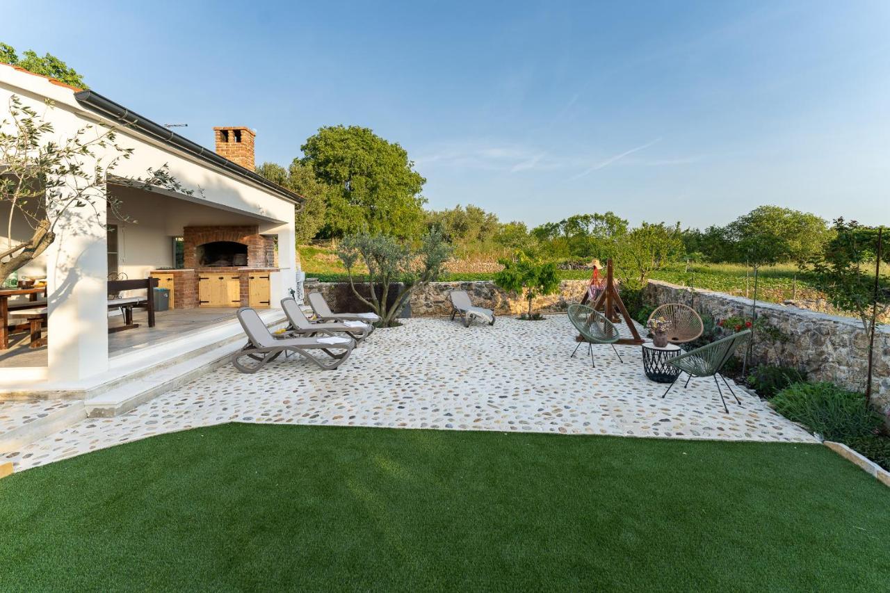 Holiday Home - Villa Thorak Anić Extérieur photo