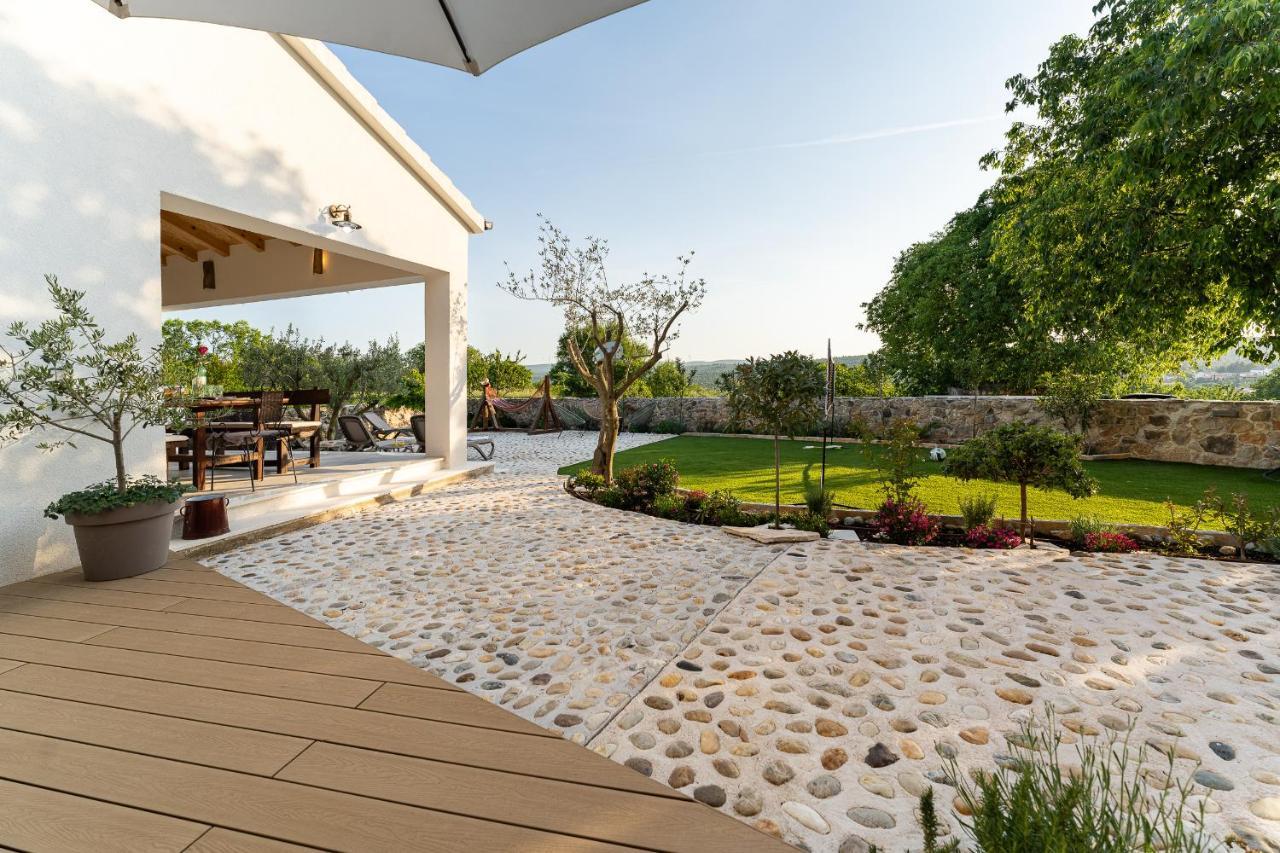 Holiday Home - Villa Thorak Anić Extérieur photo