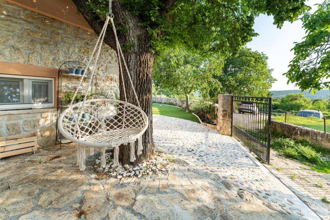 Holiday Home - Villa Thorak Anić Extérieur photo