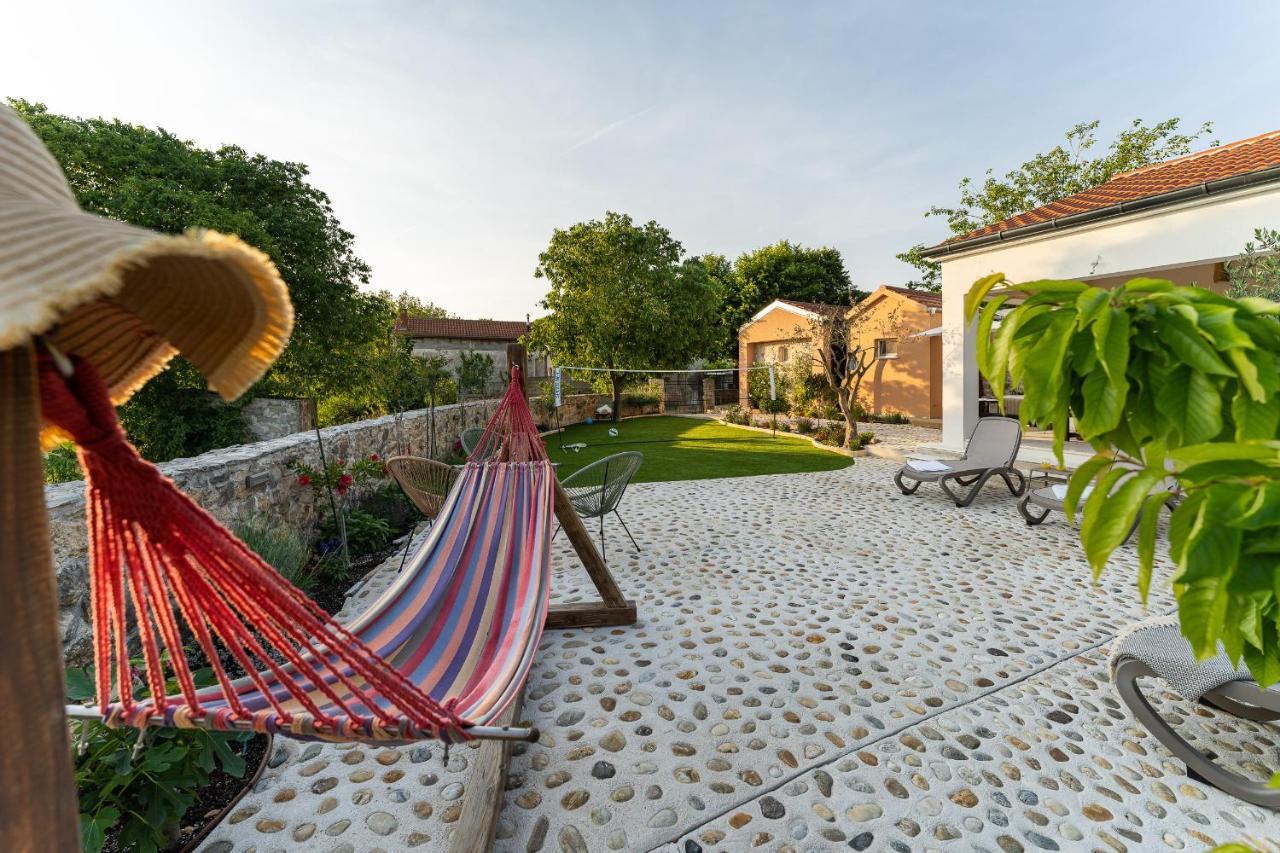 Holiday Home - Villa Thorak Anić Extérieur photo
